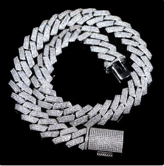 Unisex Cuban Link Chain – 18mm Thick Gold/Silver Hip-Hop Necklace | DOLA Soft