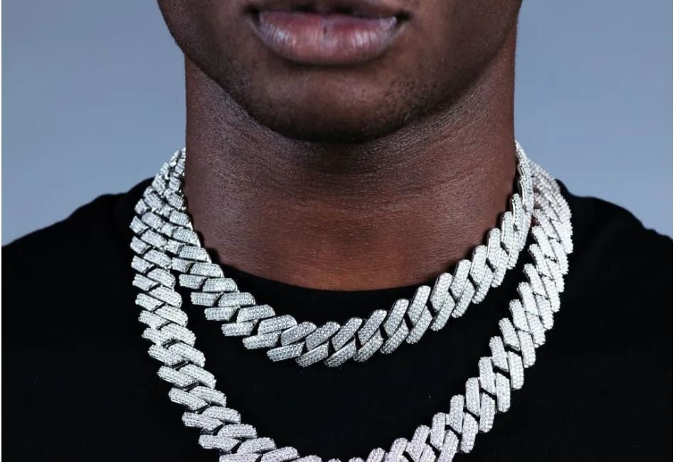 Unisex Cuban Link Chain – 18mm Thick Gold/Silver Hip-Hop Necklace | DOLA Soft